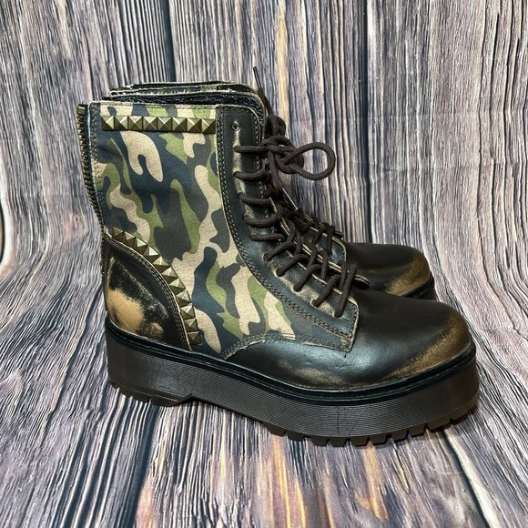 STEVE MADDEN Avenger Camo Combat Style Studded Boots Size 9 New - Picture 1 of 12